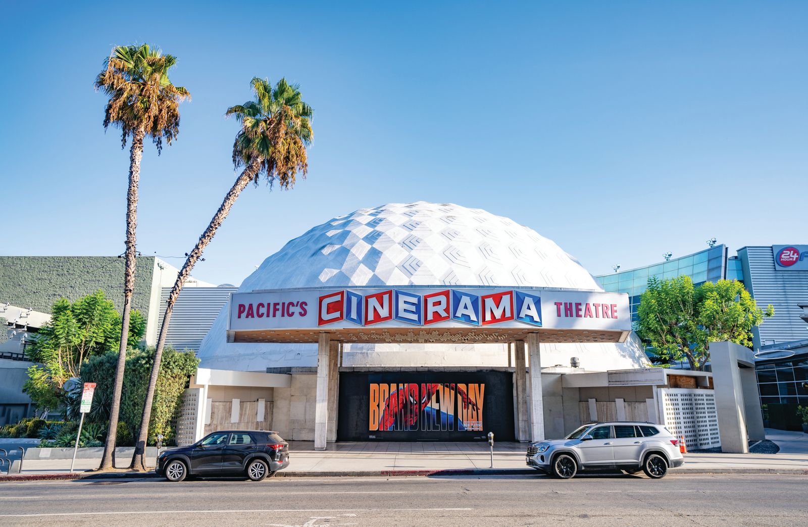 Sony’nin restore ettiği Cinerama Dome, Alamo Drafthouse tarafından işletilecek.